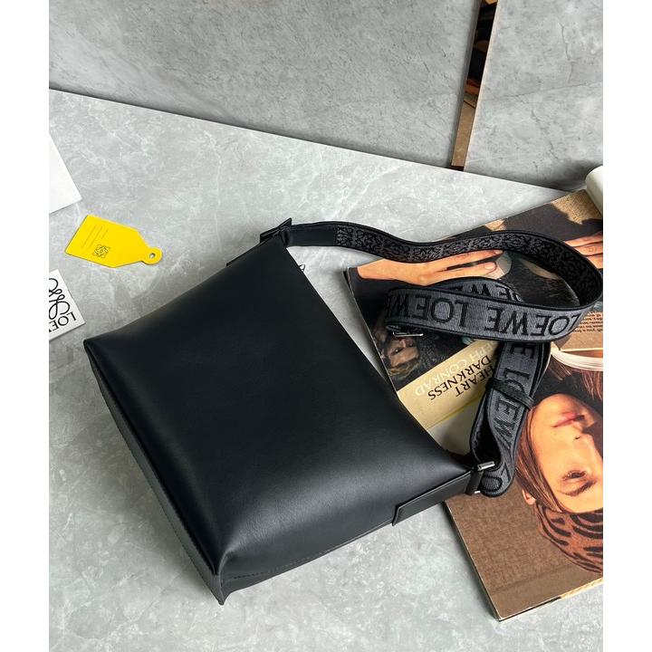 LOEWE 大人気 ロエベ loewe キュービィ クロスボディバッグ LOEWE 大人気 ロエベ loewe キュービィ クロスボディバッグ