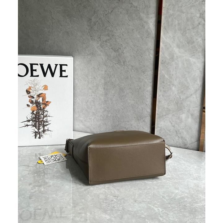 LOEWE 大人気 ロエベ loewe キュービィ クロスボディバッグ LOEWE 大人気 ロエベ loewe キュービィ クロスボディバッグ
