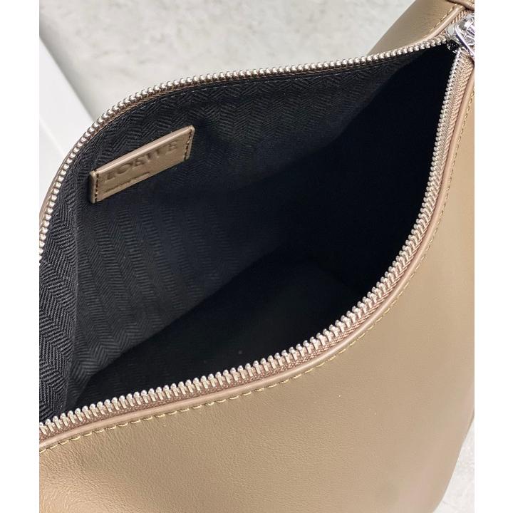 LOEWE 大人気 ロエベ loewe キュービィ クロスボディバッグ LOEWE 大人気 ロエベ loewe キュービィ クロスボディバッグ