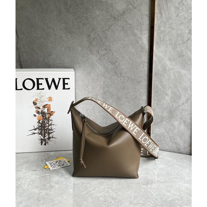LOEWE 大人気 ロエベ loewe キュービィ クロスボディバッグ LOEWE 大人気 ロエベ loewe キュービィ クロスボディバッグ
