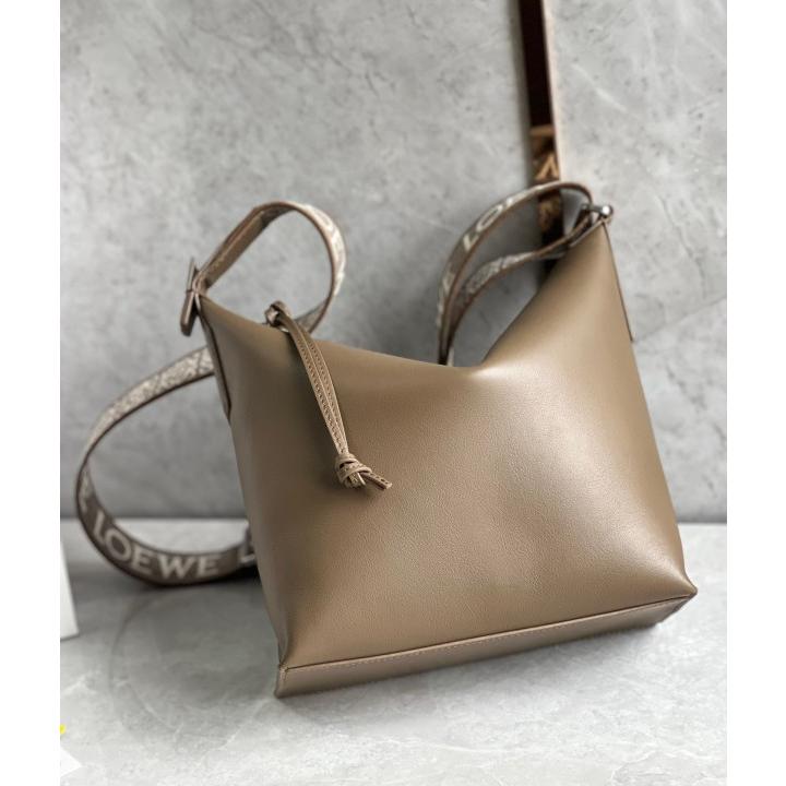LOEWE 大人気 ロエベ loewe キュービィ クロスボディバッグ LOEWE 大人気 ロエベ loewe キュービィ クロスボディバッグ