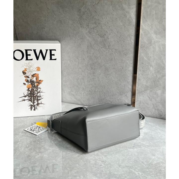 LOEWE 大人気 ロエベ loewe キュービィ クロスボディバッグ LOEWE 大人気 ロエベ loewe キュービィ クロスボディバッグ