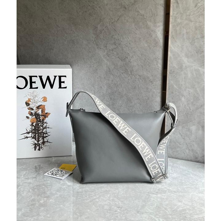 LOEWE 大人気 ロエベ loewe キュービィ クロスボディバッグ LOEWE 大人気 ロエベ loewe キュービィ クロスボディバッグ
