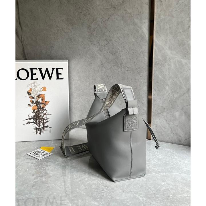 大人気 LOEWE ロエベ loewe キュービィ クロスボディバッグ スモール（サプルスムースカーフ&ジャカード） ブランド  バッグ 2023新作｜miyukigahara-store｜04