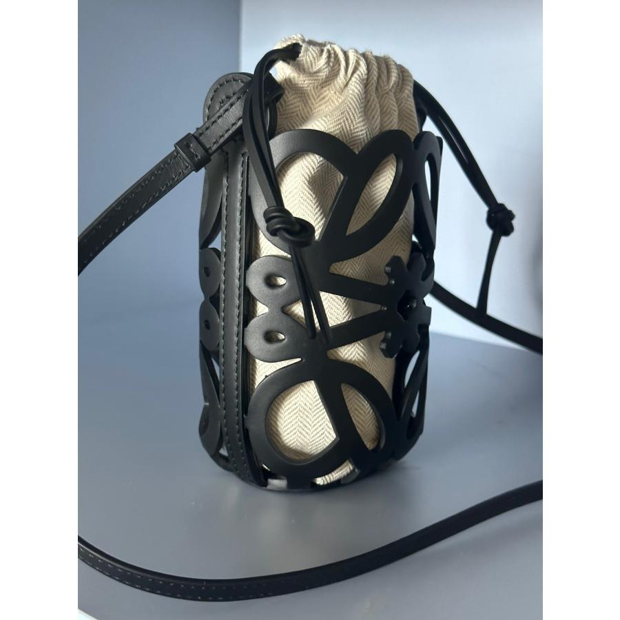 LOEWE 大人気 ロエベ loewe アナグラムカットアウト ポケット LOEWE 大人気 ロエベ loewe アナグラムカットアウト ポケット
