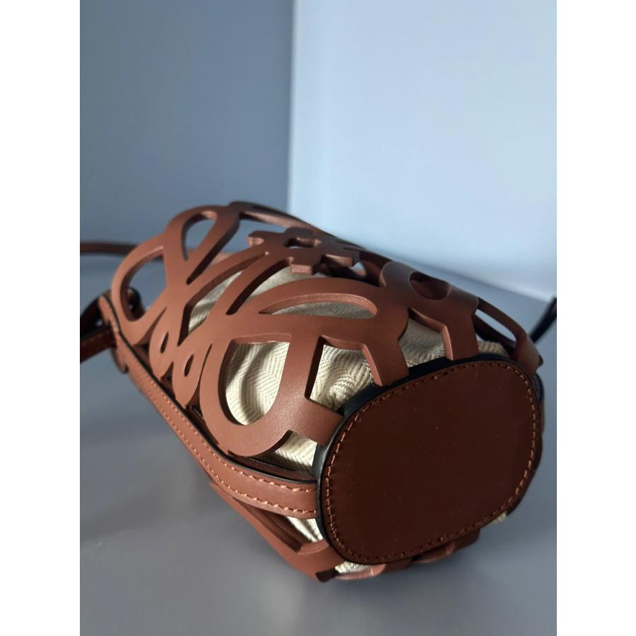 LOEWE 大人気 ロエベ loewe アナグラムカットアウト ポケット LOEWE 大人気 ロエベ loewe アナグラムカットアウト ポケット