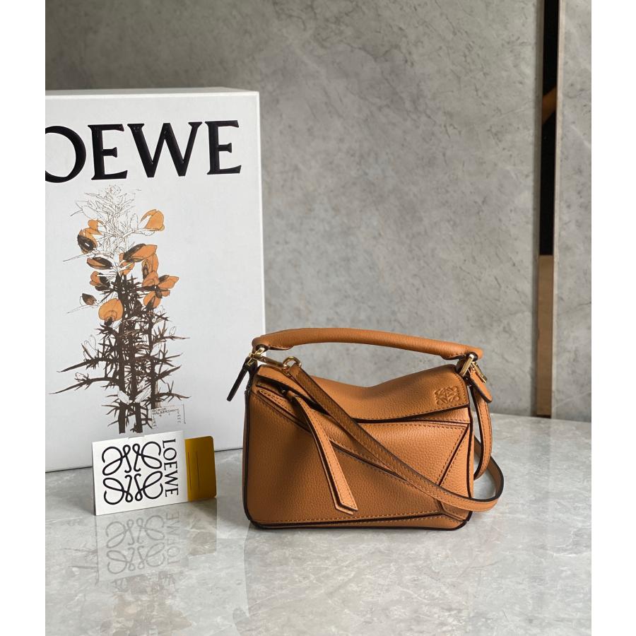 LOEWE ロエベ loewe レザー ショルダーバッグ 大人気 トート LOEWE ロエベ loewe レザー ショルダーバッグ 大人気 トート