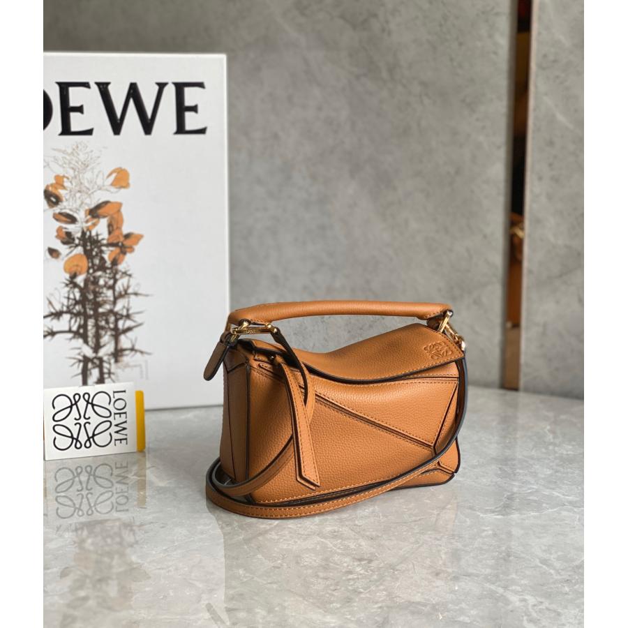 LOEWE ロエベ loewe レザー ショルダーバッグ 大人気 トート LOEWE ロエベ loewe レザー ショルダーバッグ 大人気 トート