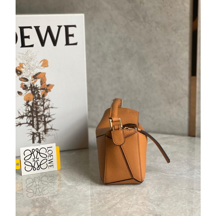LOEWE ロエベ loewe レザー ショルダーバッグ 大人気 トート LOEWE ロエベ loewe レザー ショルダーバッグ 大人気 トート