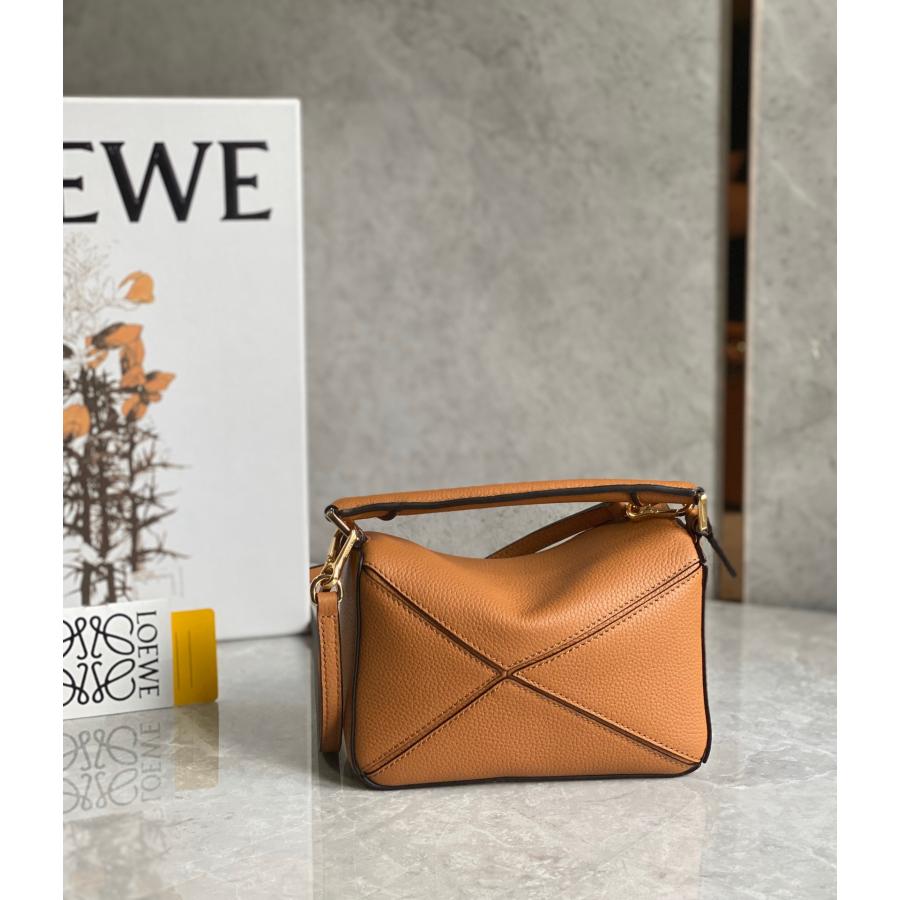 LOEWE ロエベ loewe レザー ショルダーバッグ 大人気 トート LOEWE ロエベ loewe レザー ショルダーバッグ 大人気 トート