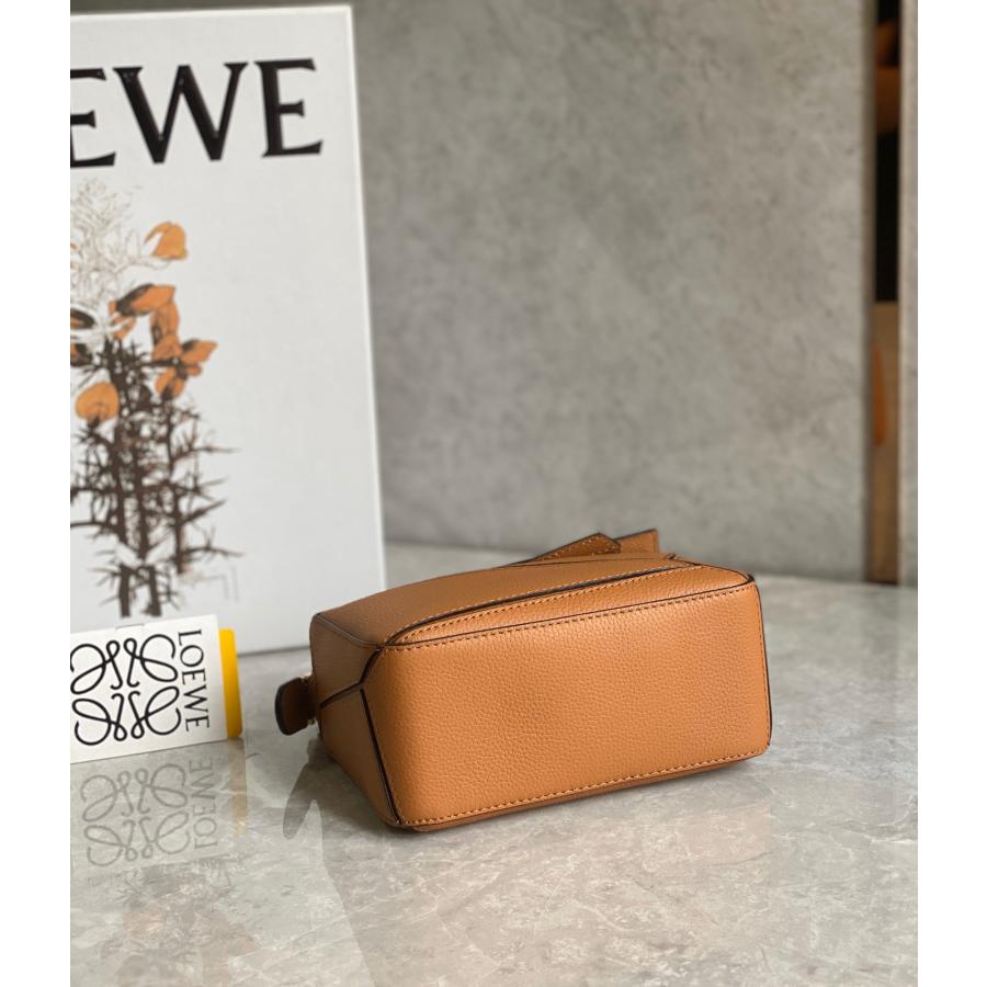 LOEWE ロエベ loewe レザー ショルダーバッグ 大人気 トート LOEWE ロエベ loewe レザー ショルダーバッグ 大人気 トート