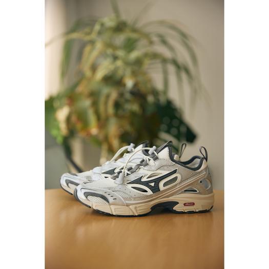 ミズノ公式  ミズノ直営限定 MXR SANDAL シルバーxブラック ユニセックスの画像