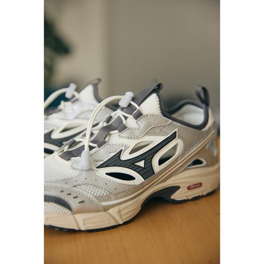ミズノ公式  ミズノ直営限定 MXR SANDAL シルバーxブラック ユニセックスの画像