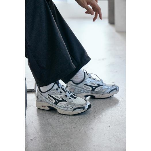 ミズノ公式  ミズノ直営限定 MXR SANDAL シルバーxブラック ユニセックスの画像