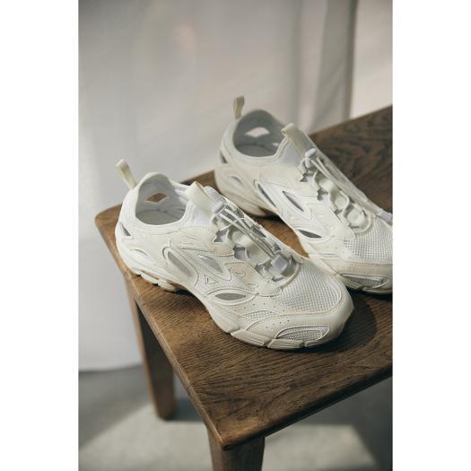 ミズノ公式  ミズノ直営限定 MXR SANDAL アイボリーxホワイト ユニセックスの画像