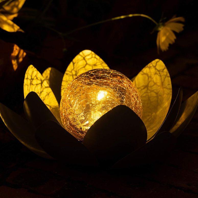 日本直売 ロータス LEDソーラーライト HUAXU Solar Lights Outdoor ， Garden Decor ， Amber Crackle Globe Glass Lotus Decoration，Waterproof Gray Metal Flower Light f