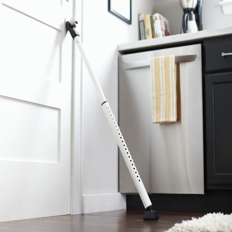 ドア バリケード マスターロック Master Lock 265D Door Security Bar, Adjustable from 271/2 in. to 441/2 in