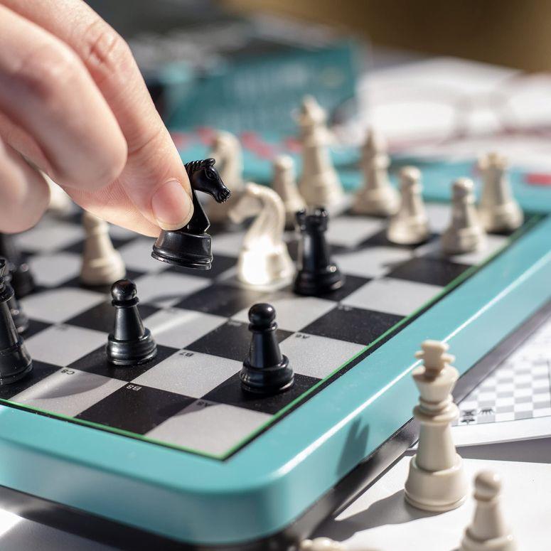 チェスセット Electronic Grandmaster Chess Game- Play Opponent, or Multi Level Computer, Plus Talking Coach & Preset Exercises- Perfect for Kids zz｜mj-market｜02