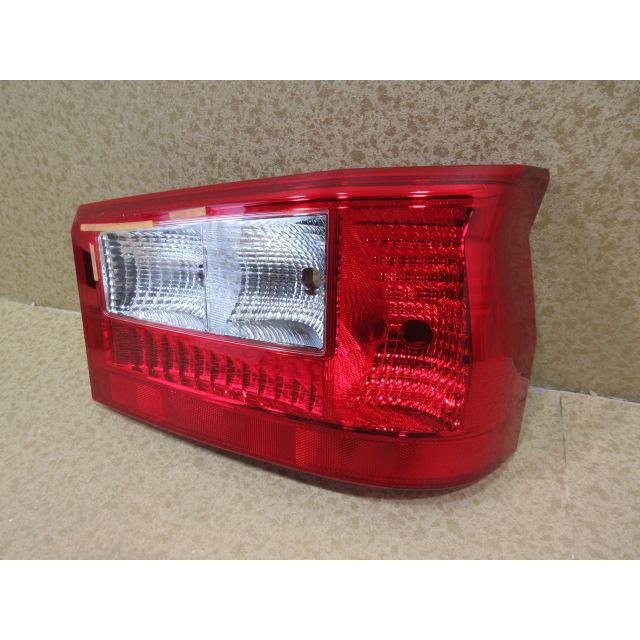 トヨタ コースター XZB60 XZB70 純正 右 テール ランプ 刻印：4 81551