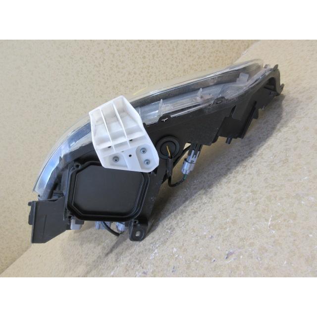 トヨタ プリウス α ZVW40 ZVW41 後期 純正 LED 右 ヘッドライト 刻印