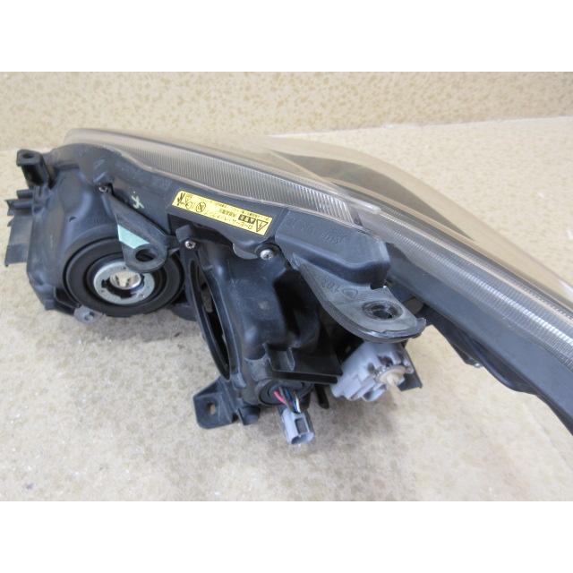 トヨタ プリウス ZVW30 後期 純正 HID 右 ヘッドライト 刻印：ナ KOITO