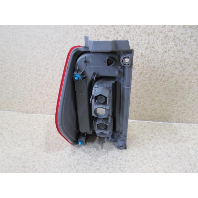 良品 ダイハツ タント LA600S LA610S 純正 右 テール ランプ KOITO 220