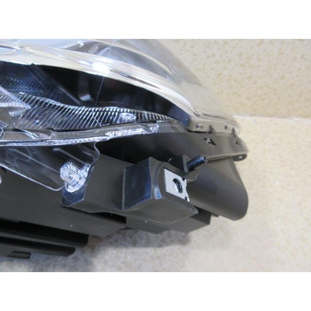 未使用品　トヨタ　ライズ　A200A　A210A　純正　LED　左　ヘッドライト　刻印：AD1　81150-B1710