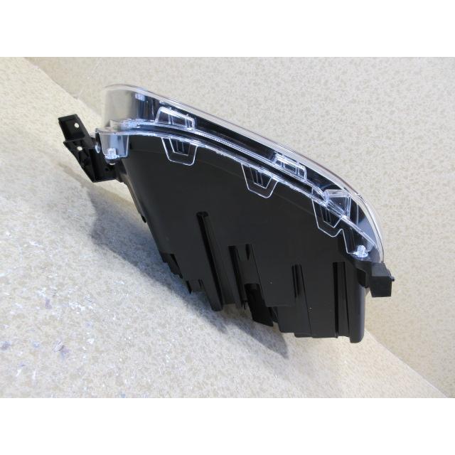 未使用品　トヨタ　ライズ　A200A　A210A　純正　LED　左　ヘッドライト　刻印：AD1　81150-B1710