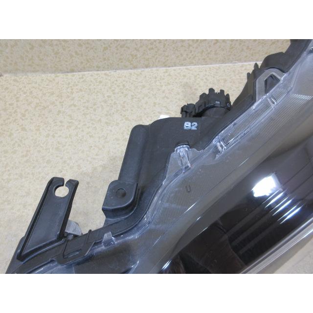 良品 トヨタ ヤリス クロス MXPB10 MXPB15 純正 LED 左 ヘッドライト