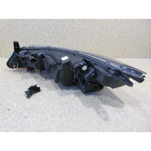 日産Ｐ15キックス　ヘッドライト右　美品　ハウジング 日産 キックス P15 純正 LED 右 ヘッドライト ICHIKOH 1989 26025