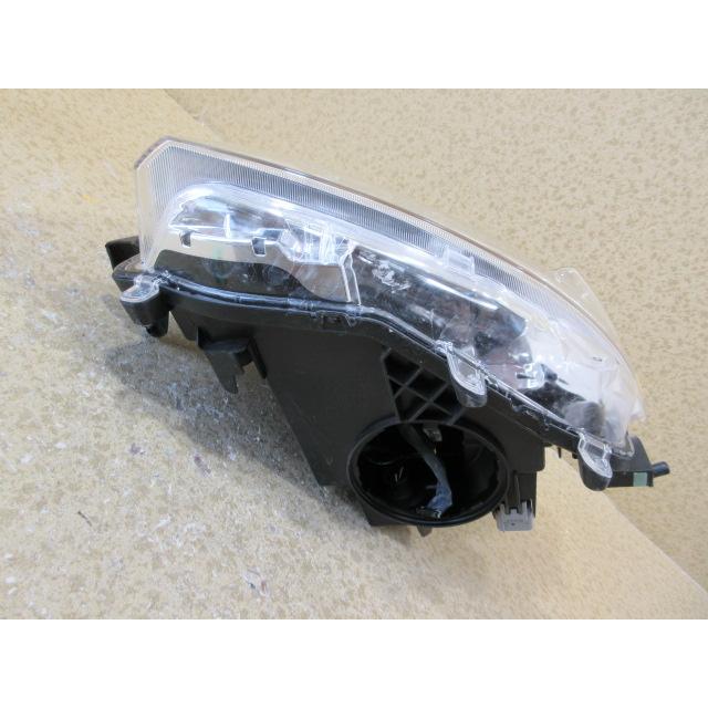 トヨタ ルーミー M900A M910A 純正 LED 左 ヘッドライト 81170-B1220