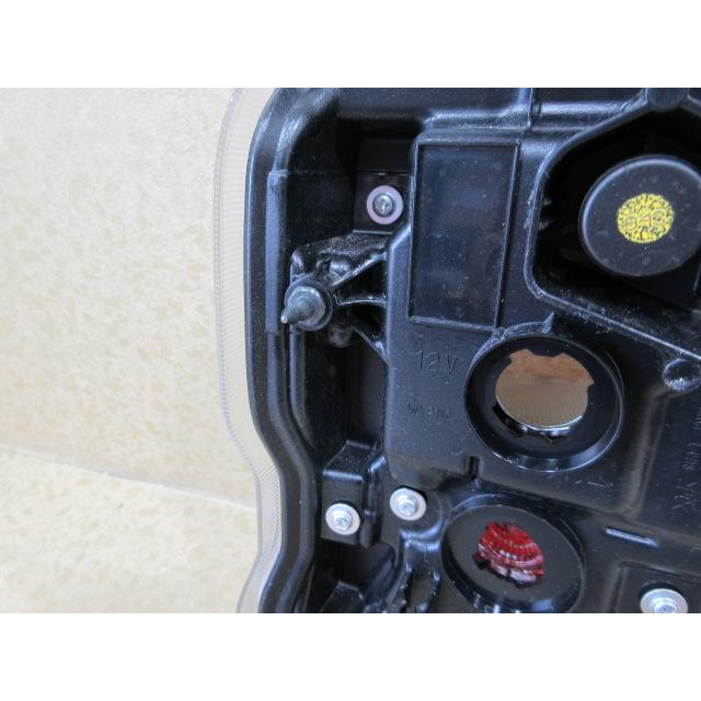 良品 ハスラー タフワイルド MR92S 純正 右 テール ランプ KOITO 220