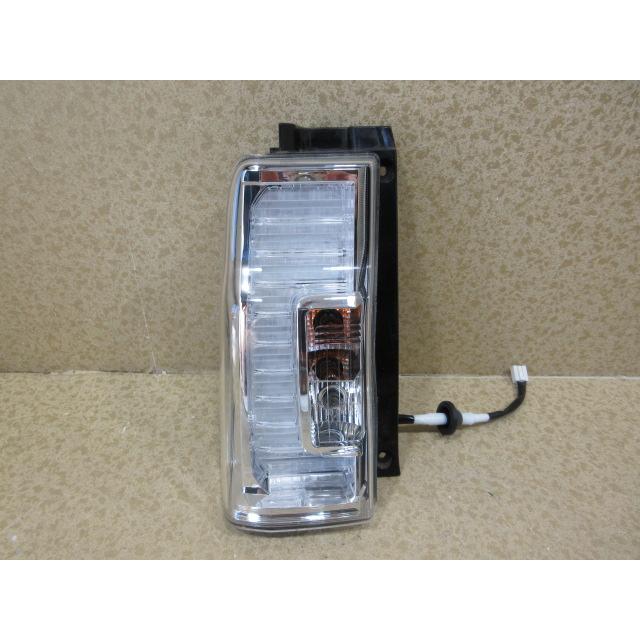 タントカスタム la600S 前期 テールライト 左側 良品 ダイハツ タント カスタム LA600S LA610S 純正 左 テール ランプ