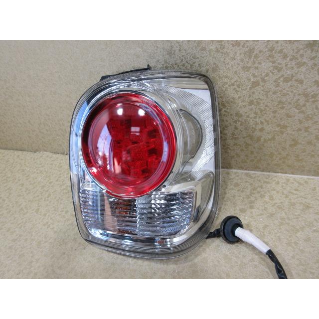 ムーヴキャンバス　la800 テールランプ　右 良品 ダイハツ ムーヴ キャンバス LA800S LA810S 純正 右 テール