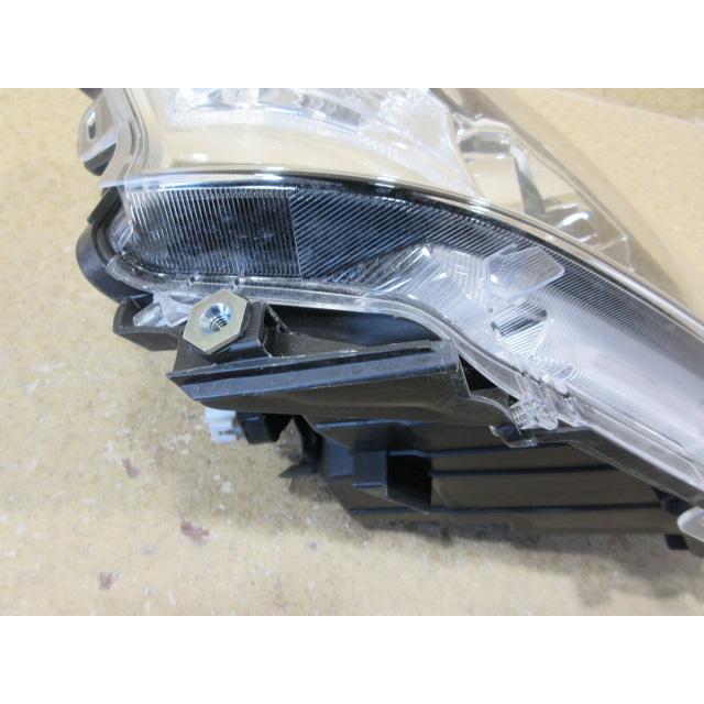 良品 トヨタ ジャパン タクシー NTP10 純正 LED 右 ヘッドライト 刻印