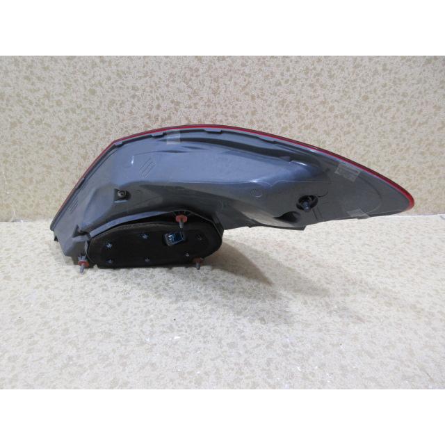良品 メルセデス・ベンツ Cクラス W205 純正 左 テール ランプ
