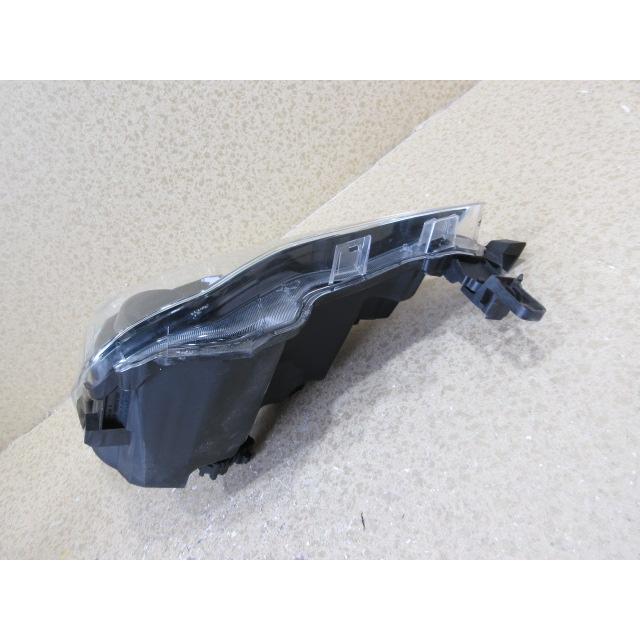 トヨタ スペイド NCP140 純正 ハロゲン 右 ヘッドライト 刻印：B4