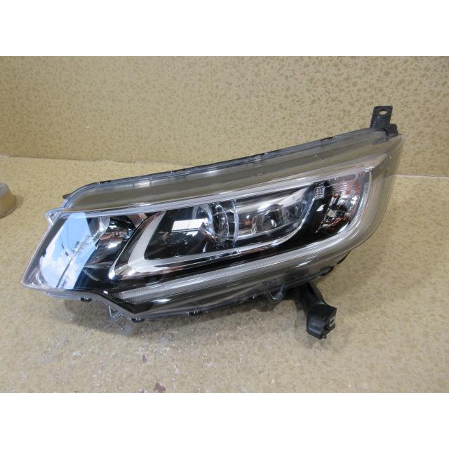ホンダ　フリード　純正左ヘッドライト ホンダ フリード GB5 純正 LED 左 ヘッドライト 刻印：J5 STANEY W2172