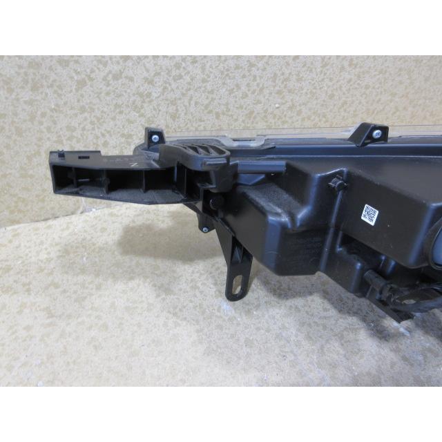 良品 トヨタ カローラ クロス ZSG10 ZVG11 純正 LED 右 ヘッドライト