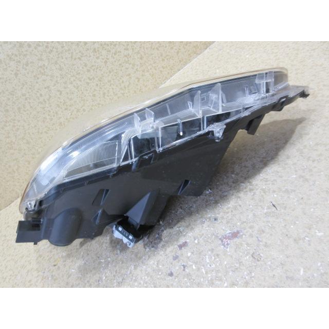 トヨタ アクア NHP10 中期 純正 LED 右 ヘッドライト 刻印：H KOITO 52