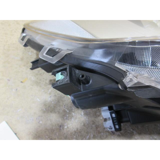 トヨタ アクア NHP10 中期 純正 LED 右 ヘッドライト 刻印：H KOITO 52