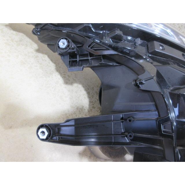 良品 トヨタ ヴォクシー MZRA90W/ZWR90W 純正 LED 右 ヘッドライト