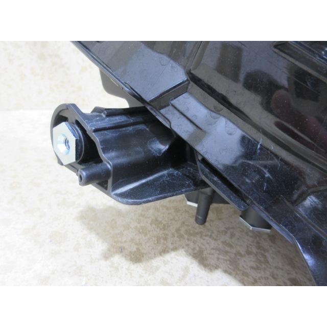 良品 レクサス NX AAZA20/AAZH25 純正 ３眼 LED 右 ヘッドライト 刻印：１１ 81145-78400の画像