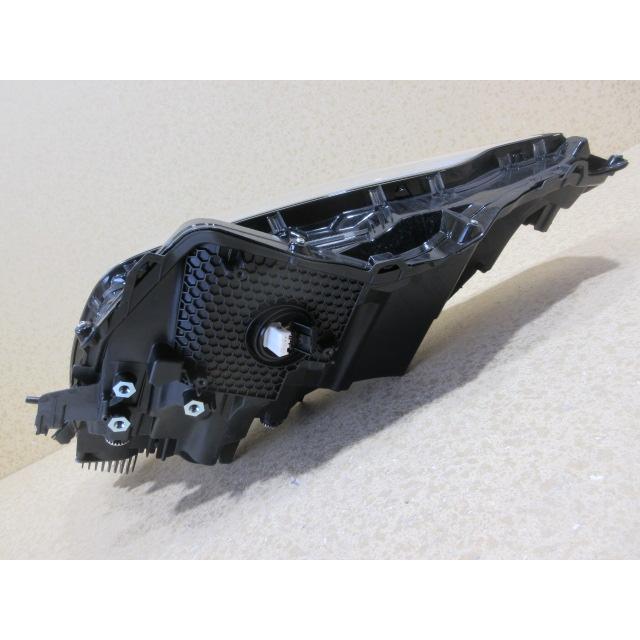 良品 レクサス NX AAZA20/AAZH25 純正 ３眼 LED 右 ヘッドライト 刻印：１１ 81145-78400の画像
