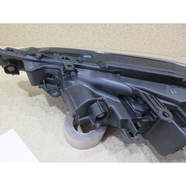 良品 レクサス NX AAZA20/AAZH25 純正 ３眼 LED 右 ヘッドライト 刻印：１１ 81145-78400の画像