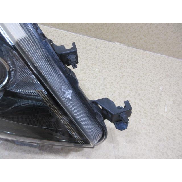 トヨタ アイシス ZGM10 ANM10 純正 HID 右 ヘッドライト KOITO 44-72
