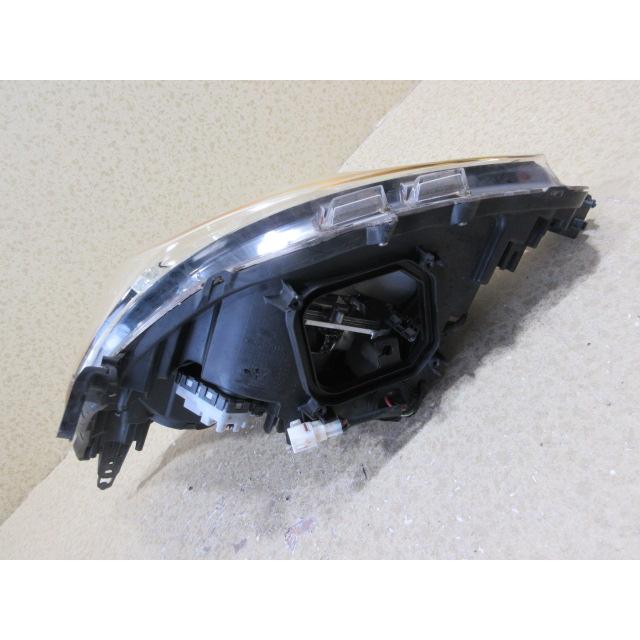 トヨタ アイシス ZGM10 ANM10 純正 HID 右 ヘッドライト KOITO 44-72