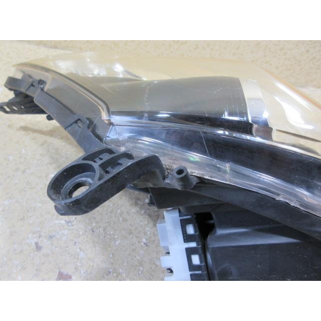 トヨタ アイシス ZGM10 ANM10 純正 HID 右 ヘッドライト KOITO 44-72
