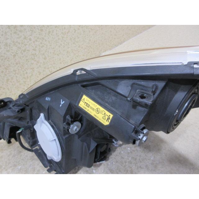 トヨタ アイシス ZGM10 44-72 純正 ヘッドライト セット 中古 トヨタ アイシス ZGM10 ANM10 純正 HID 右 ヘッドライト KOITO 44-72