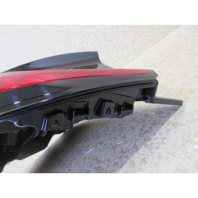 良品 トヨタ ヤリス KSP210 MXPA10 純正 左 テール ランプ KOITO K0-9